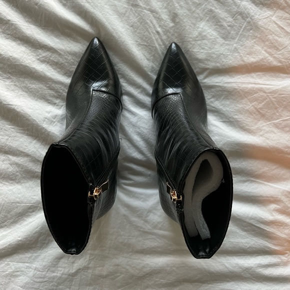 Billini Black crocodile booties - never worn - Elke Boots Black Croc size 5 - Picture 3 of 7